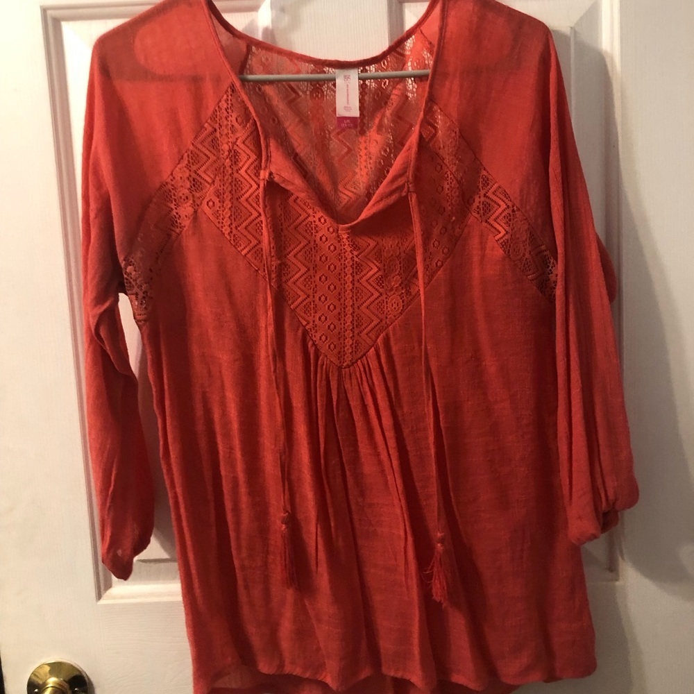 Mid-sleeve shirt